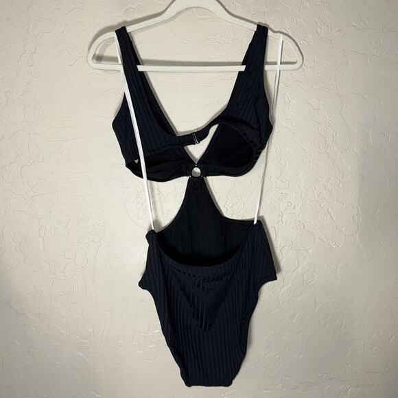 Aerie Wide Rib Cut Out Ring One Piece Swimsuit size medium NWT. - Picture 8 of 9